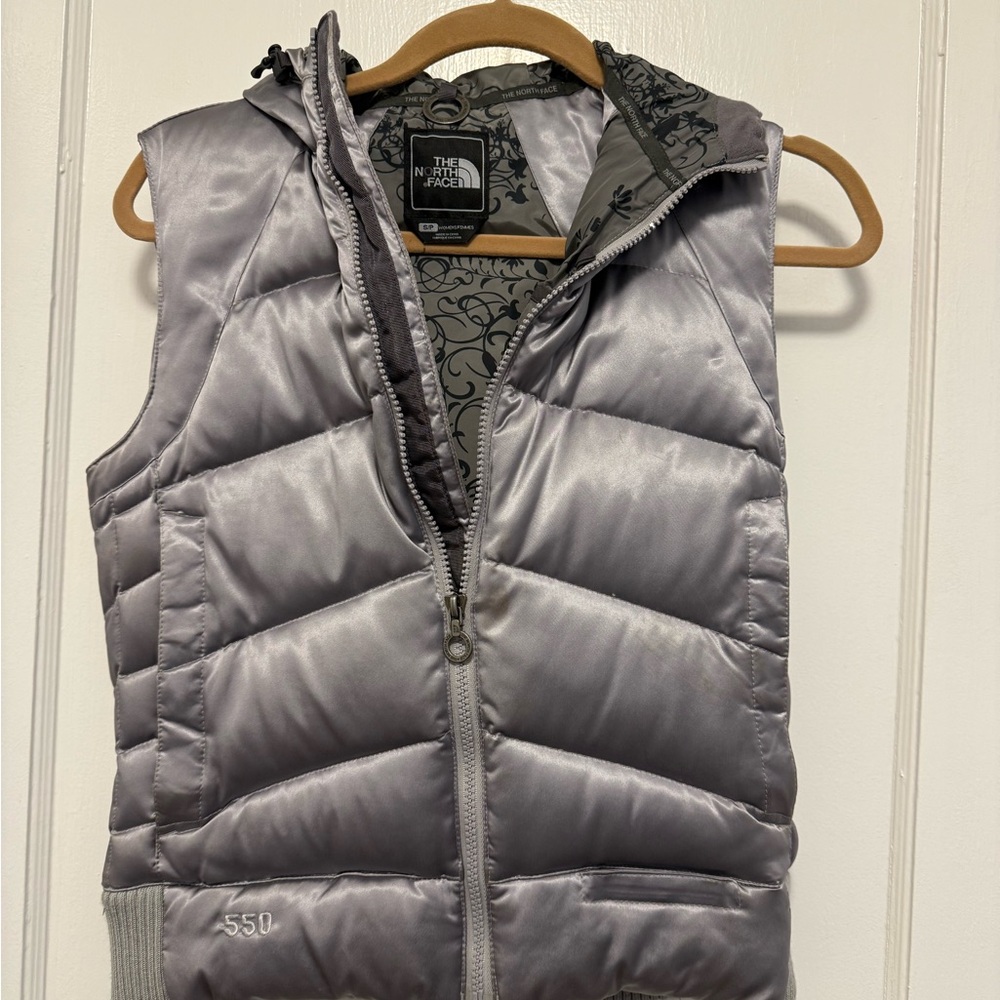 North face silver vest
woman’s size s/p